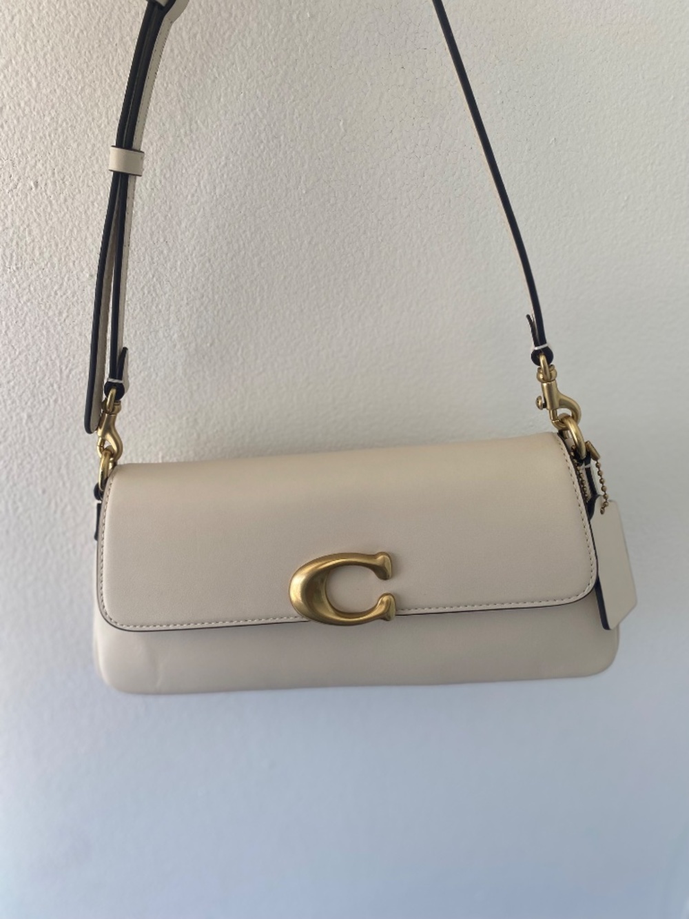 Cream Coach Jet Shoulder Bag - Picture 4 of 4